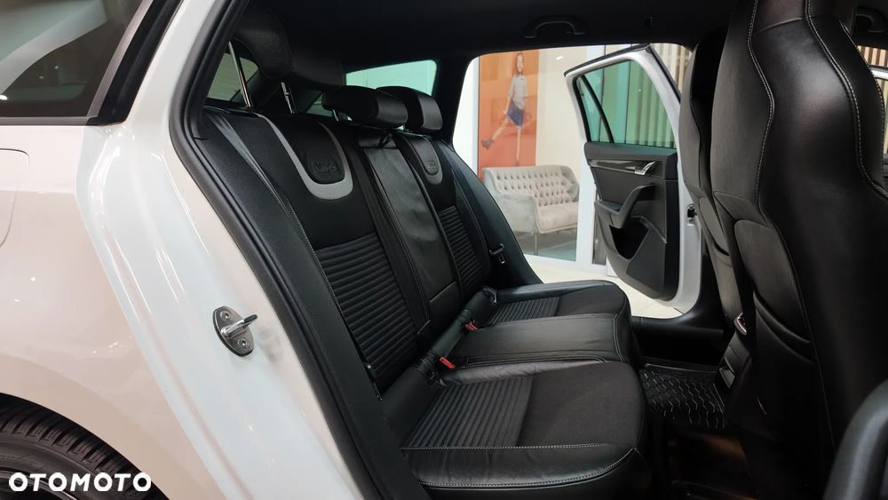 Skoda Octavia 2.0 TDI SCR RS DSG - 23