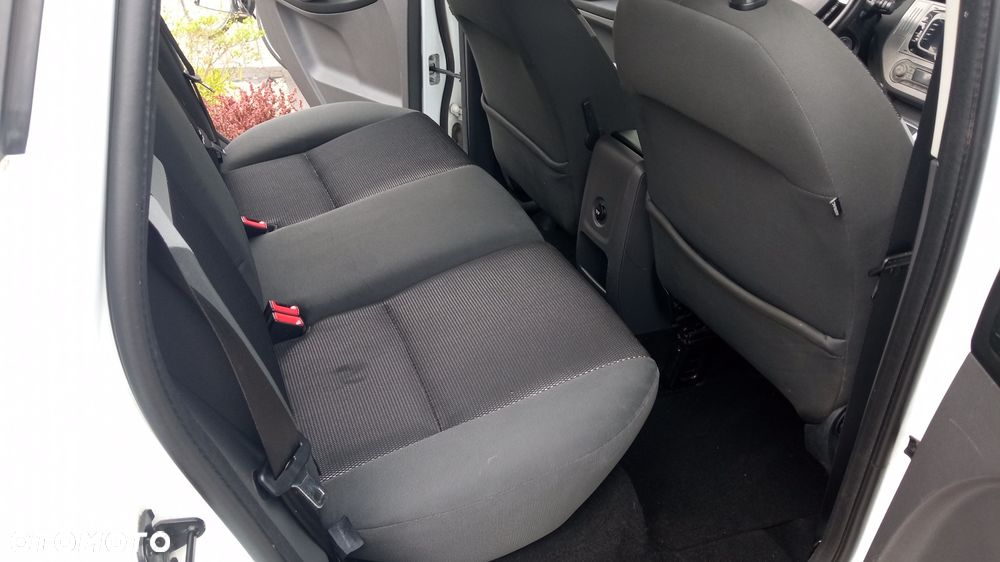 Ford Kuga 2.0 TDCi 2x4 Titanium - 12