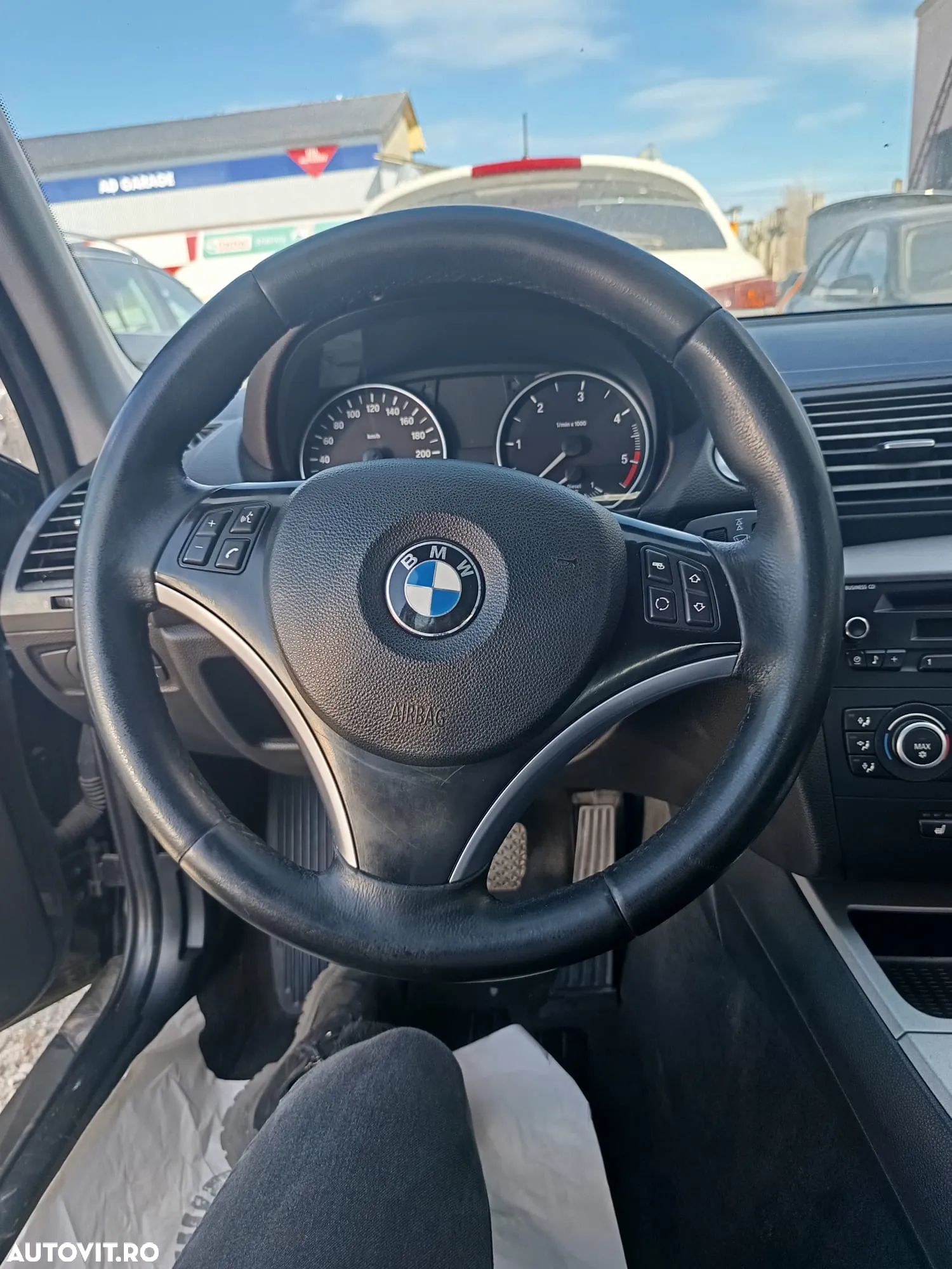 Dezmembram BMW Seria 1 Hatchback 118D 2.0 D 2007 - 12