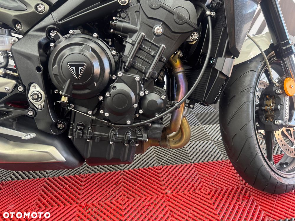 Triumph Street Triple - 35