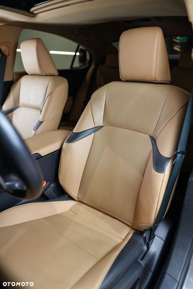 Lexus ES 300h Business Edition - 8