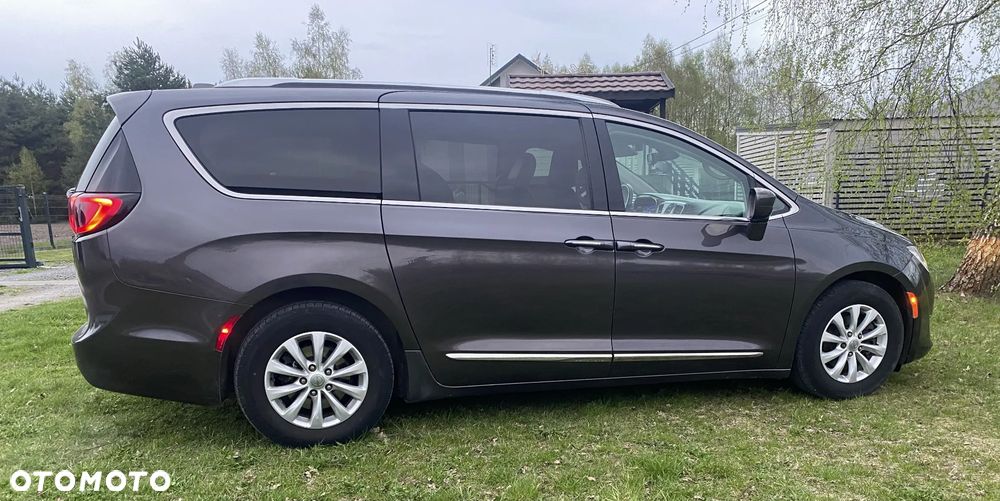 Chrysler Pacifica - 7