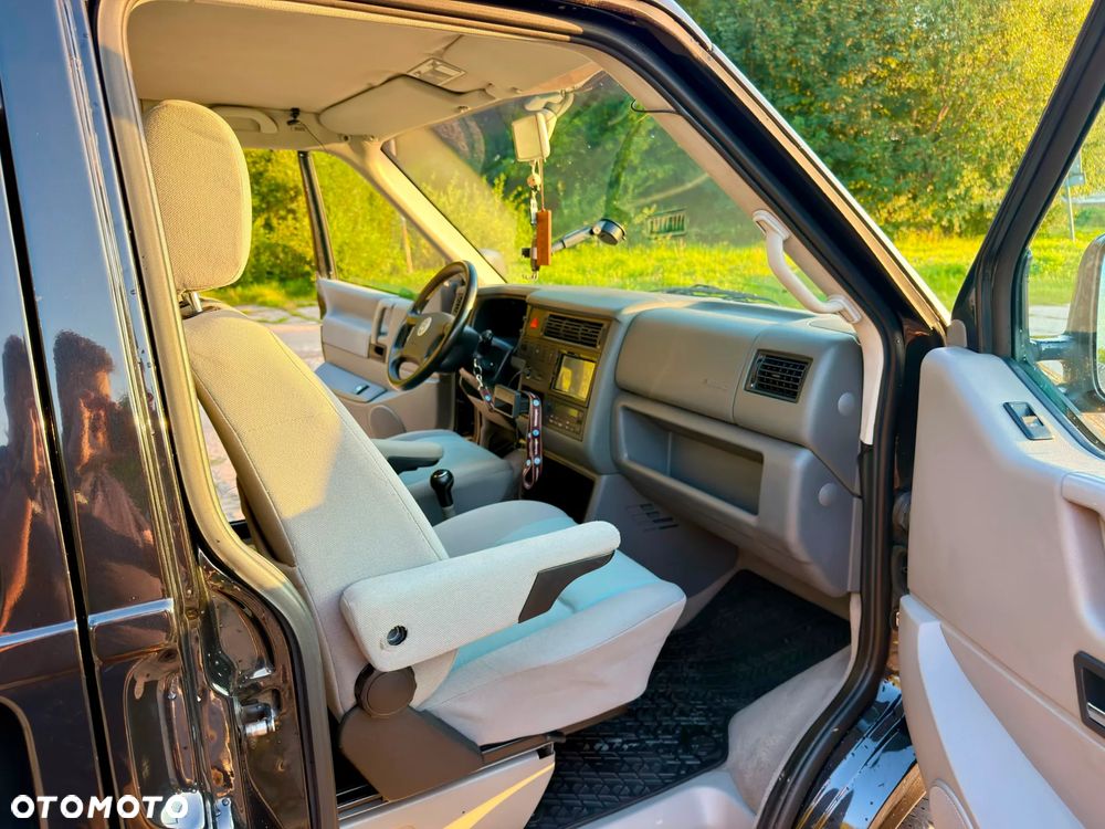 Volkswagen Multivan - 13
