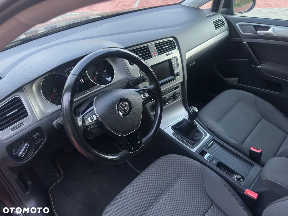 Volkswagen Golf - 25