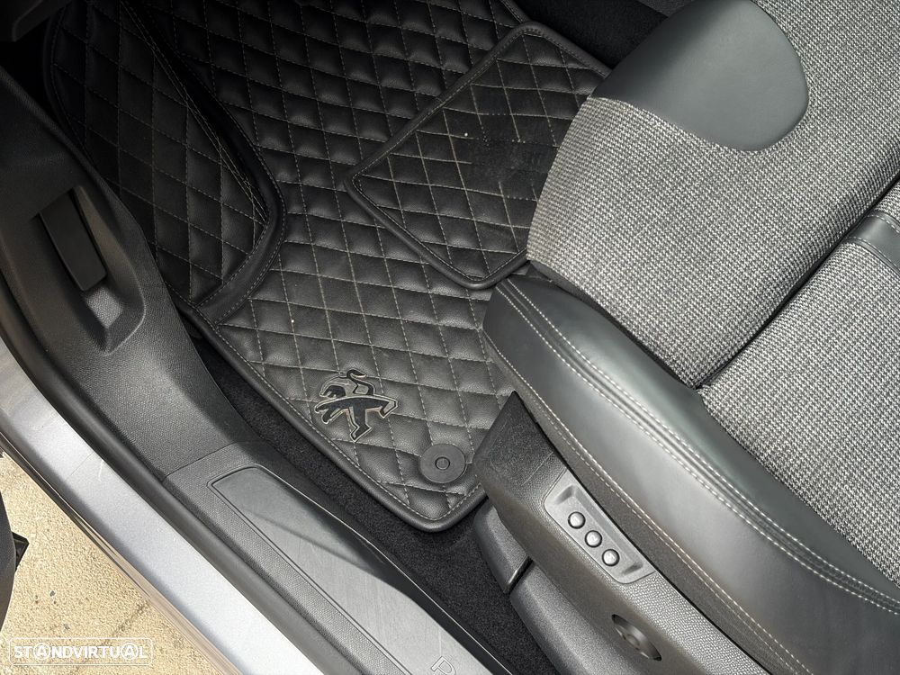 Peugeot 3008 HDi 160 Auto Allure - 29