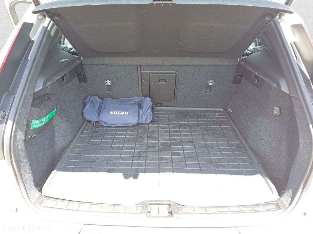 Volvo XC 40 - 18