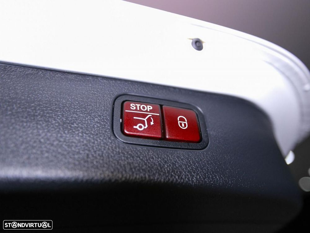 Mercedes-Benz C 300 e Avantgarde - 26