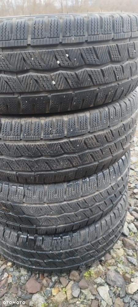 225/65/16 c hankook winter icept lv - 1