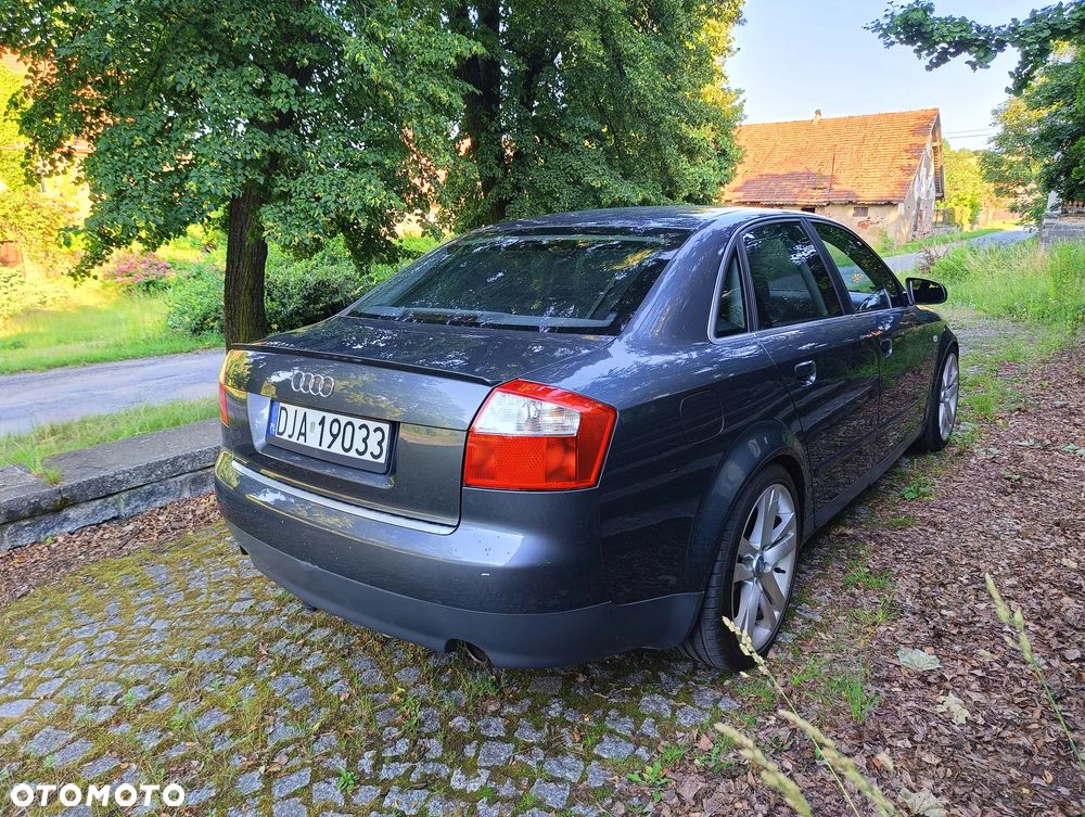 Audi A4 Limousine - 4