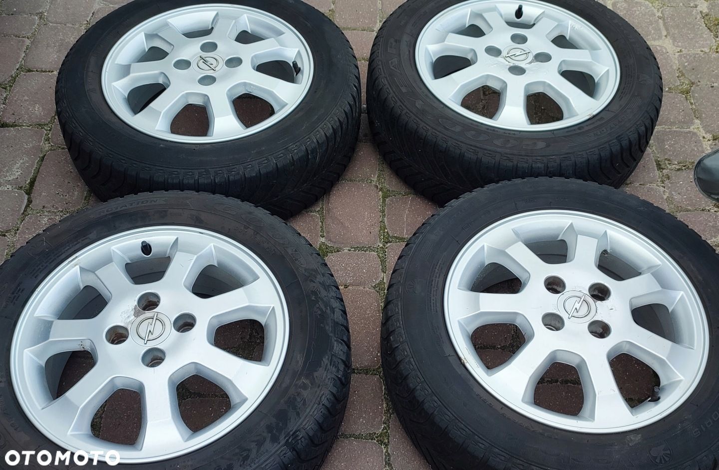 Felgi Aluminiowe Oryg. Opel Corsa Meriva 15 Cali 4x100 6Jx15 Et49 Ø56,6mm - 1