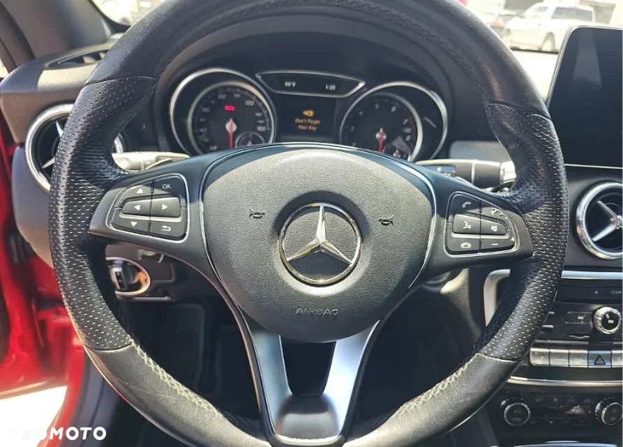 Mercedes-Benz CLA 250 4-Matic AMG Line - 11