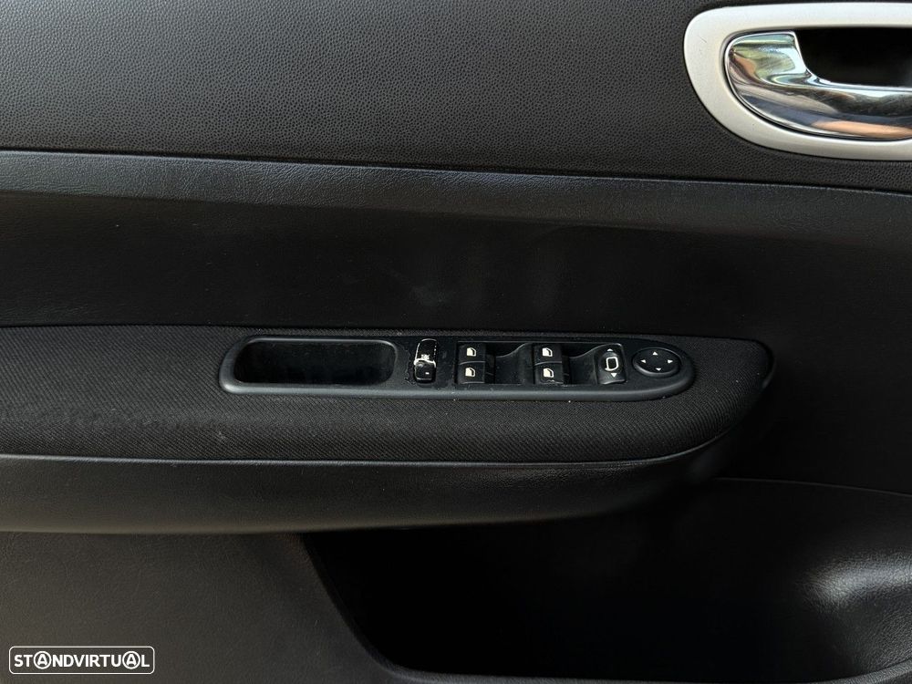 Peugeot 307 Break 1.6 HDi XS Premium — fotografia 11