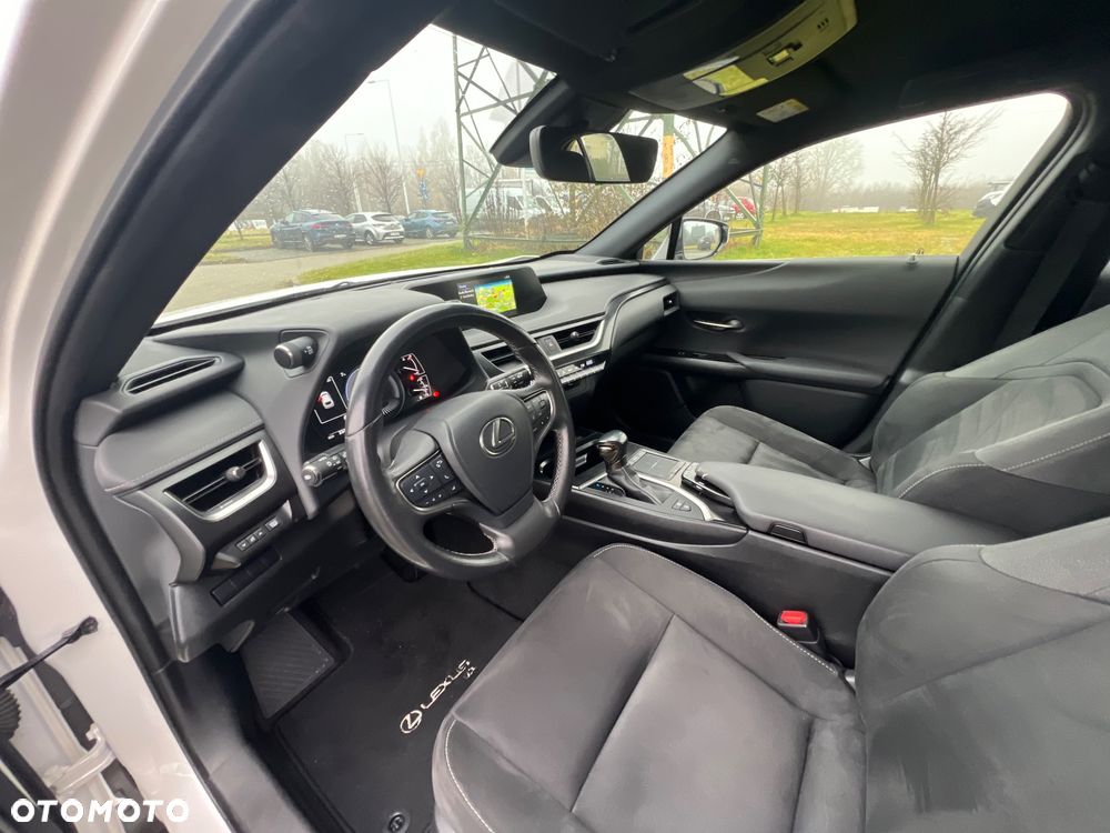 Lexus UX 250h Elegance 2WD - 28