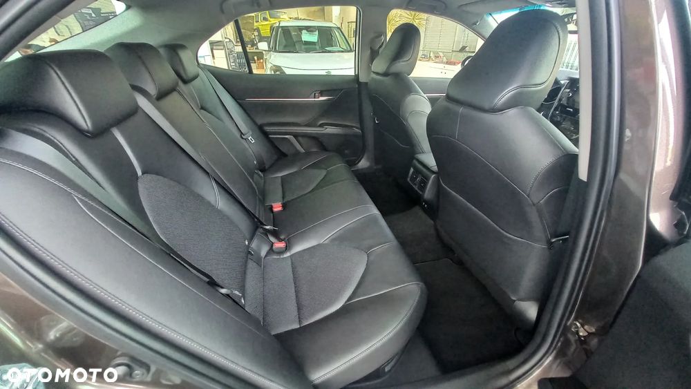 Toyota Camry 2.5 Hybrid Executive CVT - 19