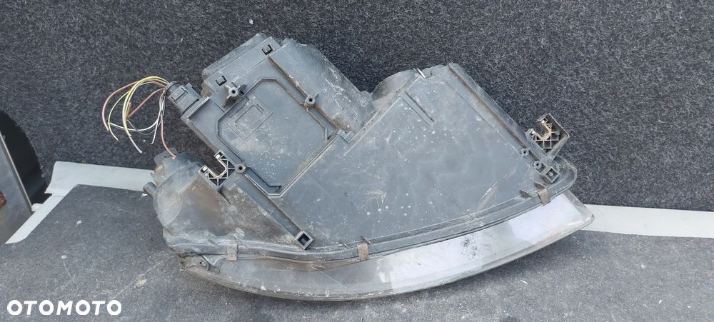 .  PRZOD PRZEDNIA LAMPA LEWA AUDI A3 8P - 6