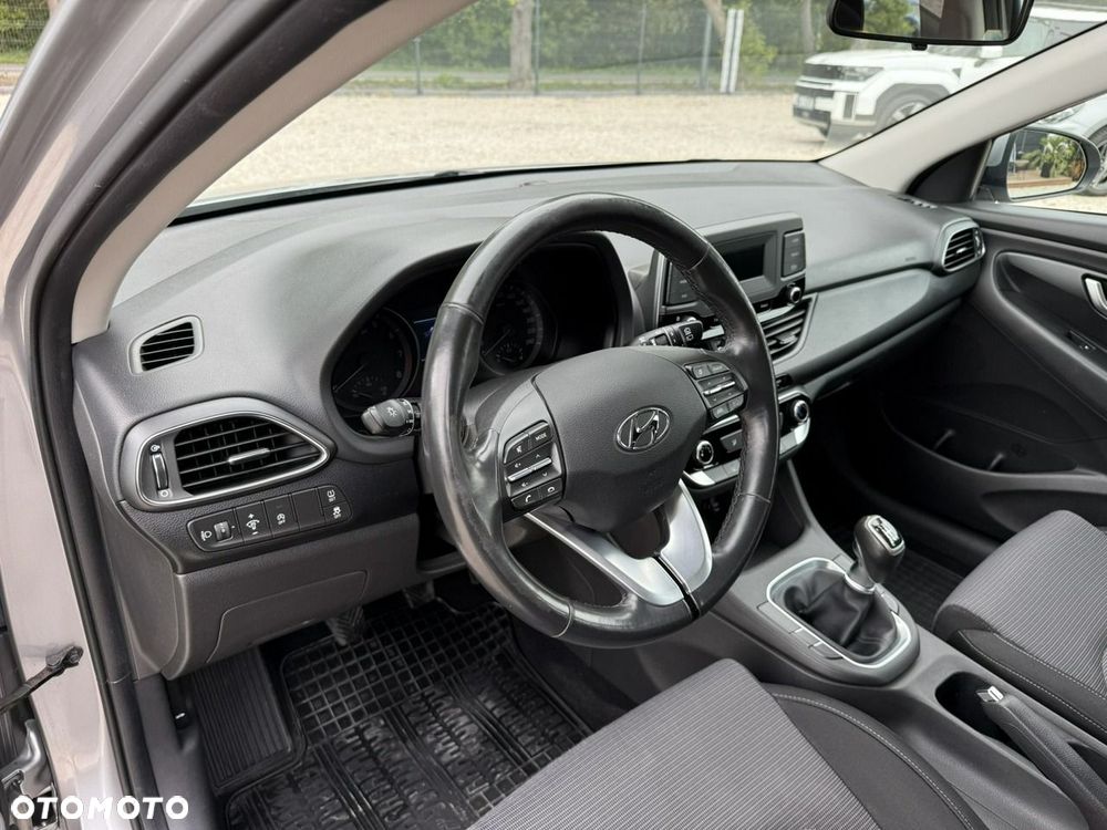 Hyundai i30 1.5 DPI Classic + - 18