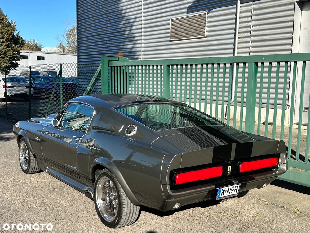 Ford Mustang - 8
