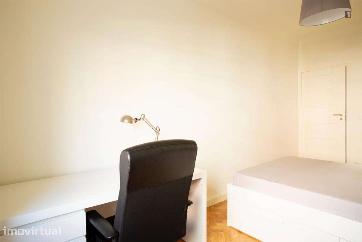 Quarto - localizado em Roma-Areeiro Lisbon - Grande imagem: 2/25