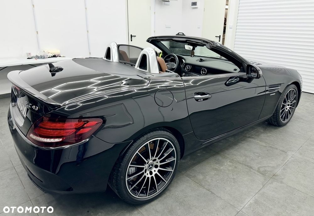 Mercedes-Benz SLC AMG 43 9G-TRONIC - 11