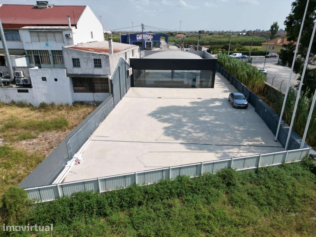 Armazém com Logradouro na EN1 | Vila Franca de Xira