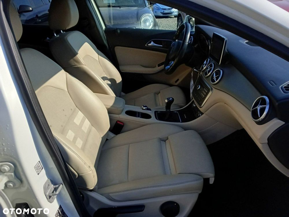 Mercedes-Benz GLA - 12