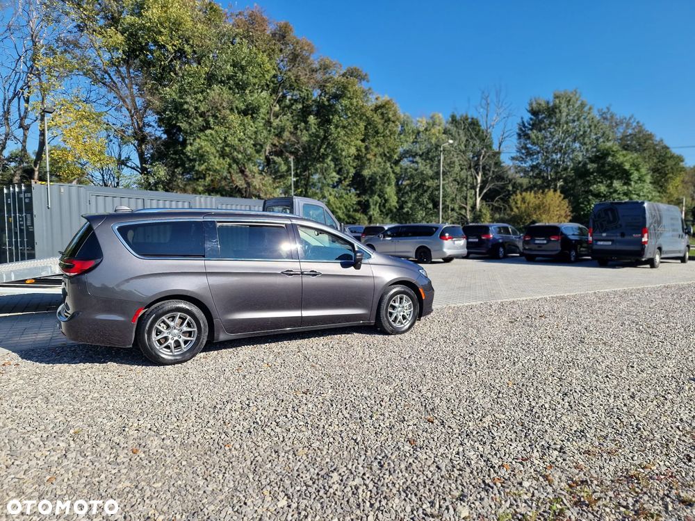 Chrysler Pacifica - 17