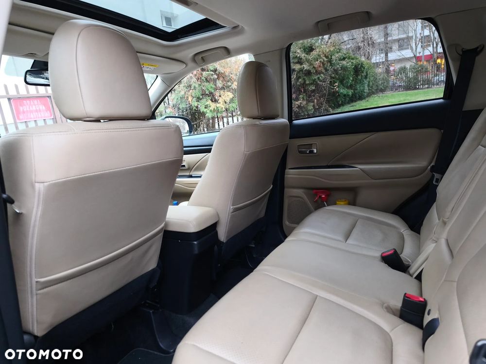 Mitsubishi Outlander 2.0 Instyle + 4WD CVT - 8