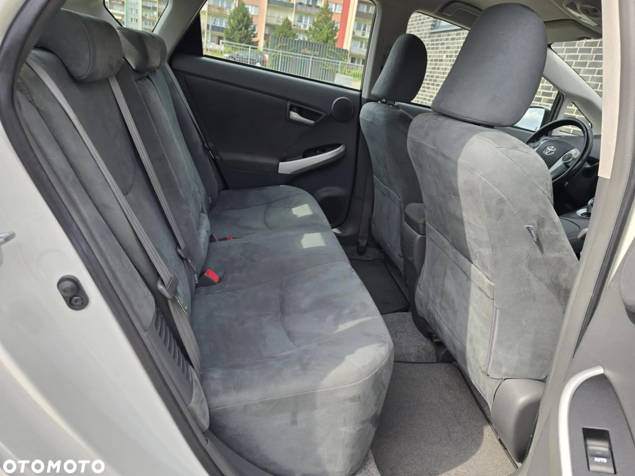 Toyota Prius (Hybrid) Executive - 25
