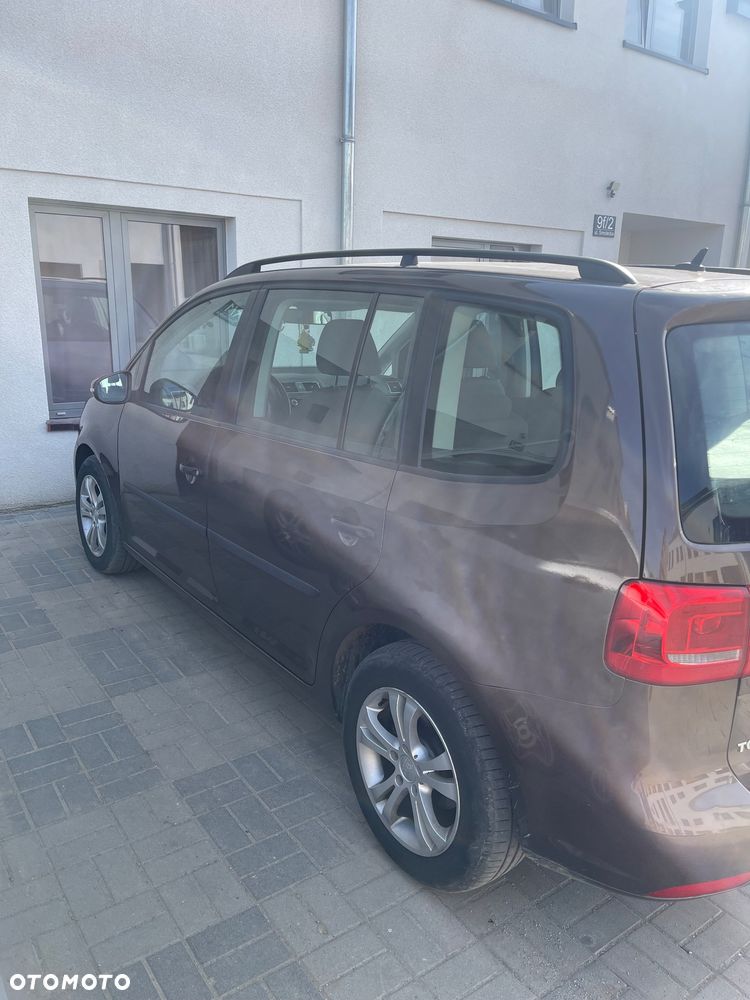 Volkswagen Touran - 12