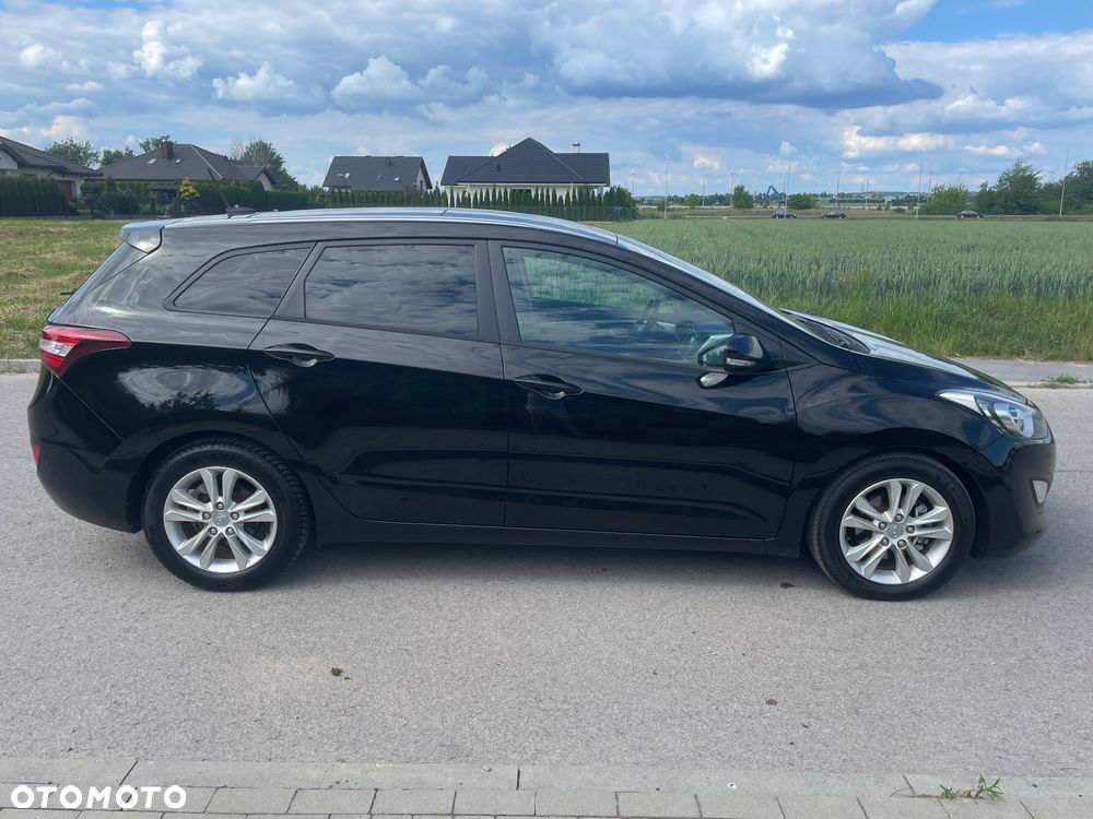 Hyundai i30 blue Kombi 1.6 CRDi Passion - 30