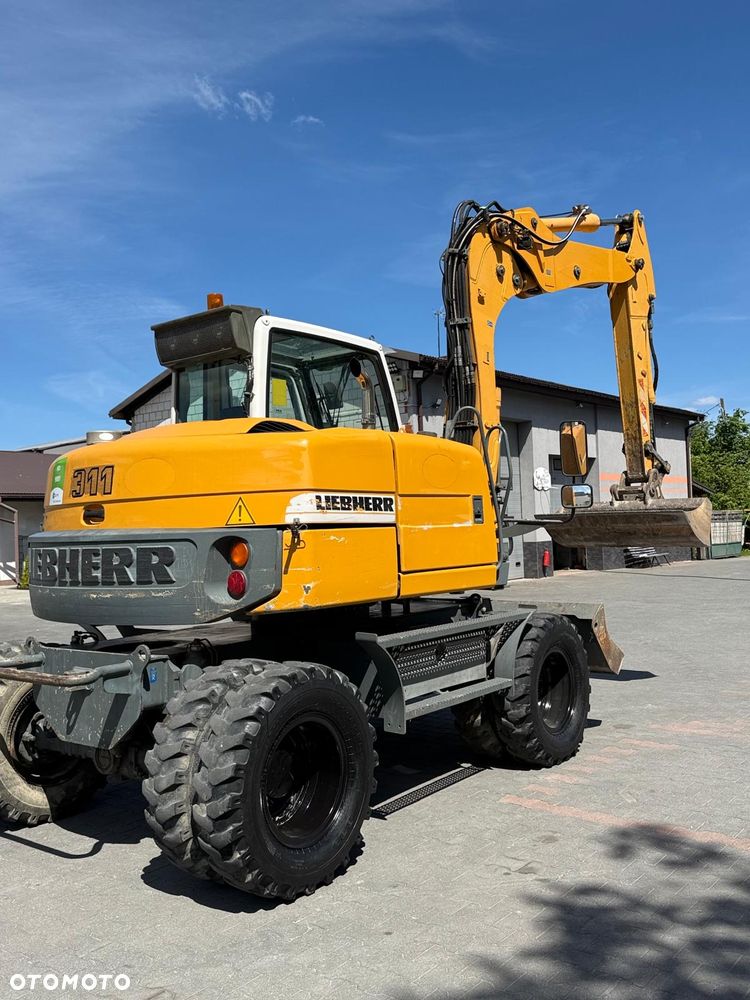 Liebherr A311 - 1