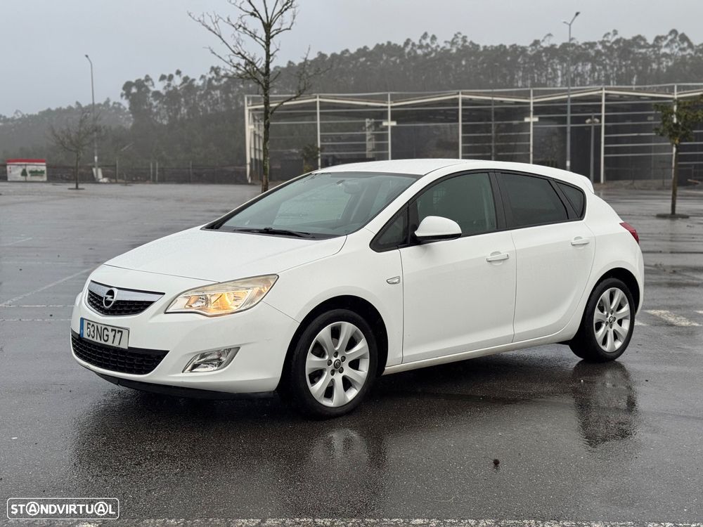 Opel Astra 1.3 CDTi Executive - 1