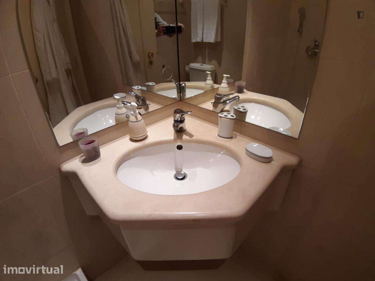 Quarto - localizado em Sete Rios Lisbon - Grande imagem: 4/13