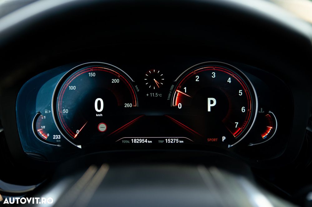 BMW Seria 5 540i xDrive AT - 28