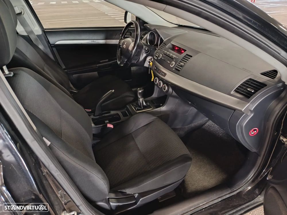 Mitsubishi Lancer 1.5 Invite - 22