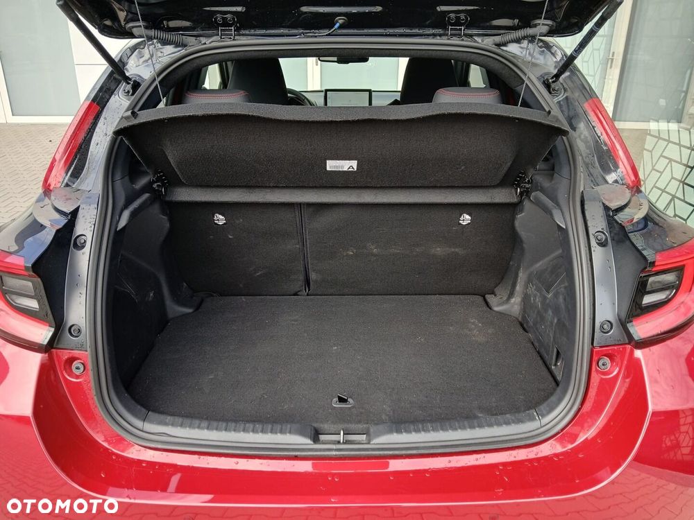 Toyota Yaris Hybrid 1.5 GR Sport - 37