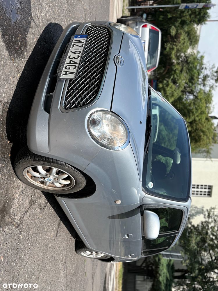 Daihatsu Trevis - 10