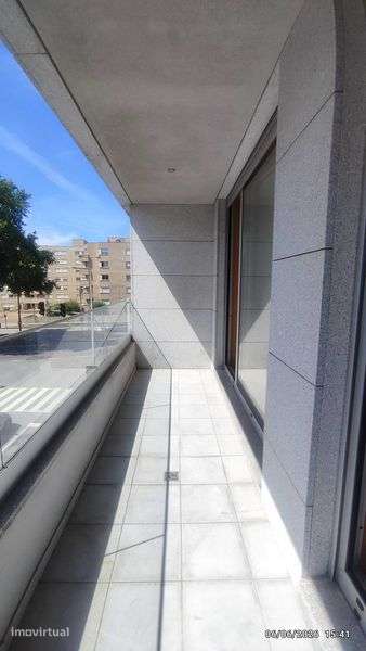 APARTAMENTO NOVO T-2 S/MOBILIA S/G HSJOAO - Grande imagem: 2/6