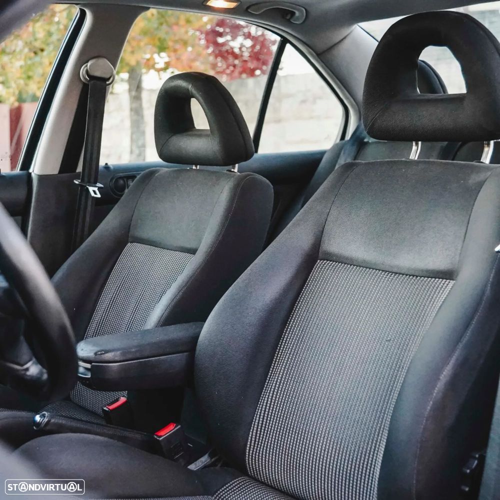 VW Bora 1.9 TDi Highline - 12