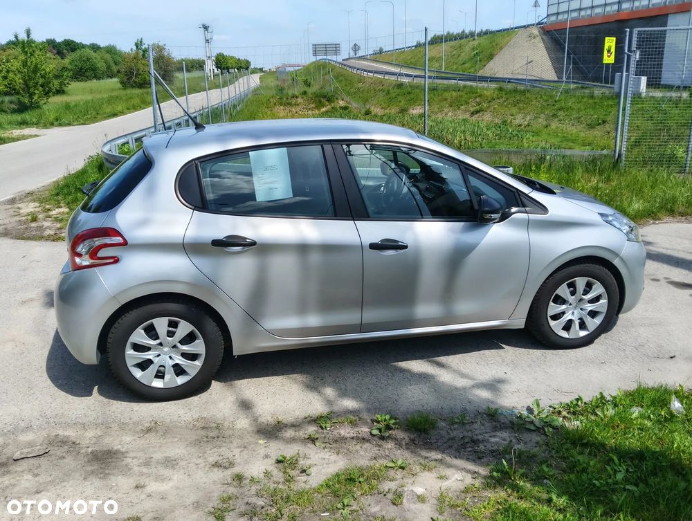 Peugeot 208 - 5