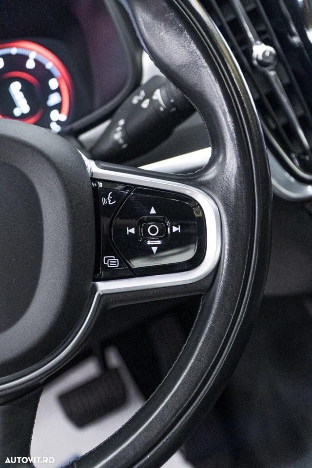 Volvo S90 D4 Geartronic Momentum Pro - 22