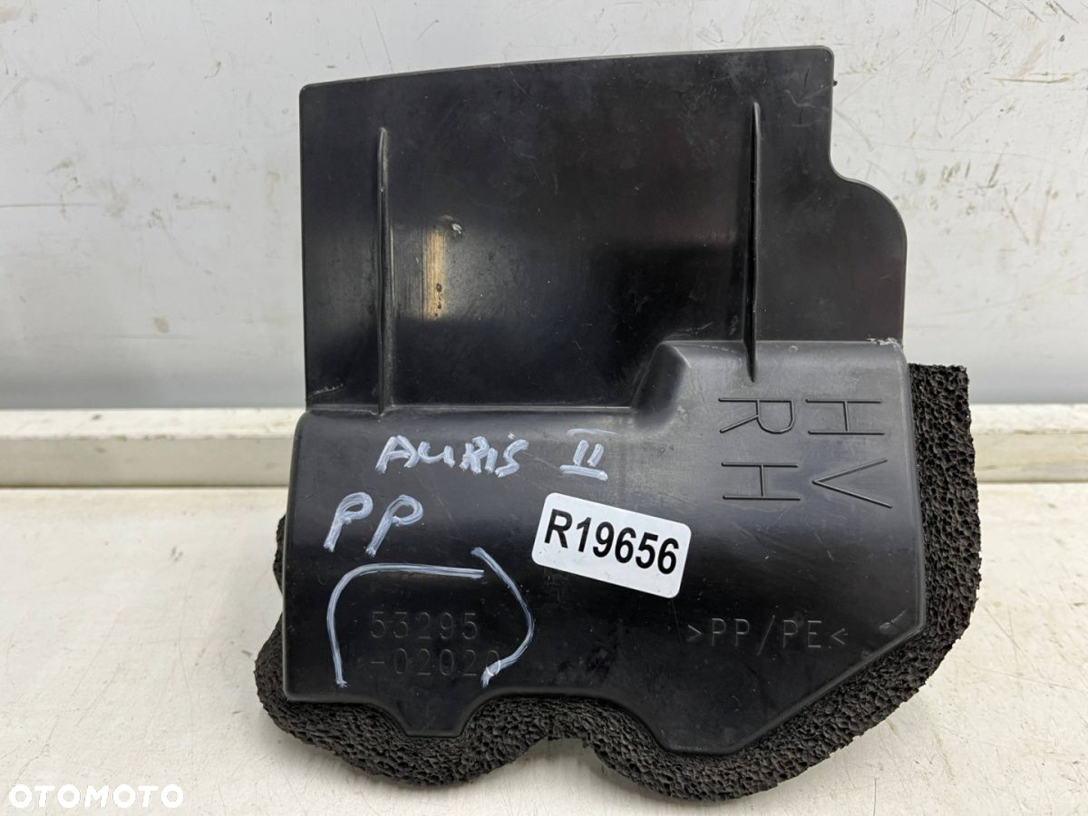 Osłona chłodnicy Toyota Auris 2 LIFT 15-18r. PRAWA boczna kierownica wlot powietrza pasa przedniego - 3