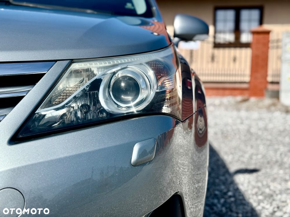 Toyota Avensis 1.8 Sol plus NAVI - 12