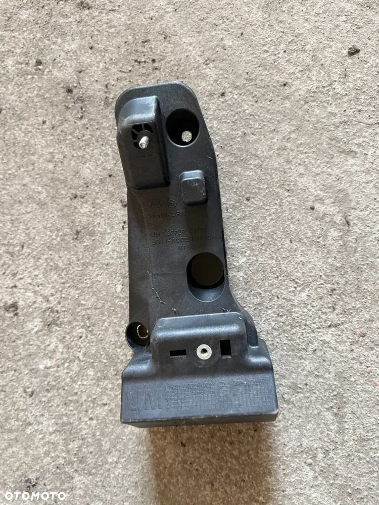 Podnóżek | Podstopnica | podstawa pedału Kia Sorento III 32728-c5100 - 1