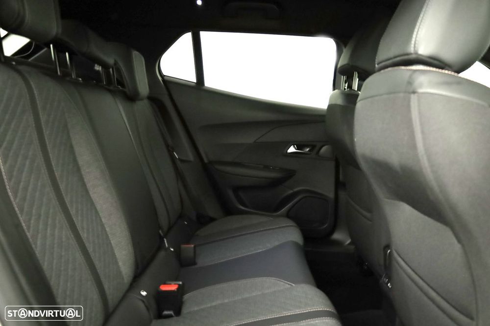 Peugeot 2008 1.2 PureTech Allure - 22