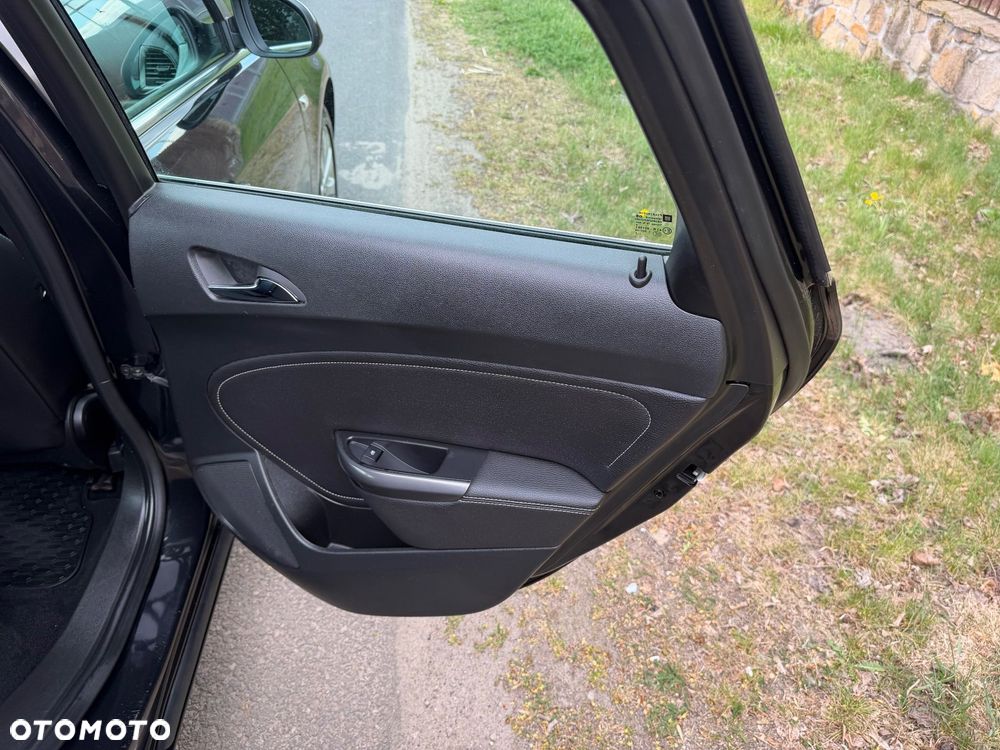 Opel Astra 1.4 T Essentia - 17