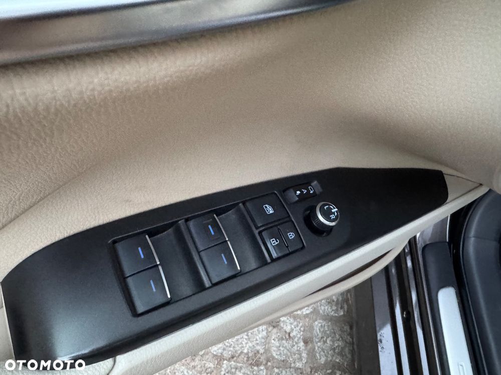 Toyota Camry 2.5 Hybrid Executive CVT - 30