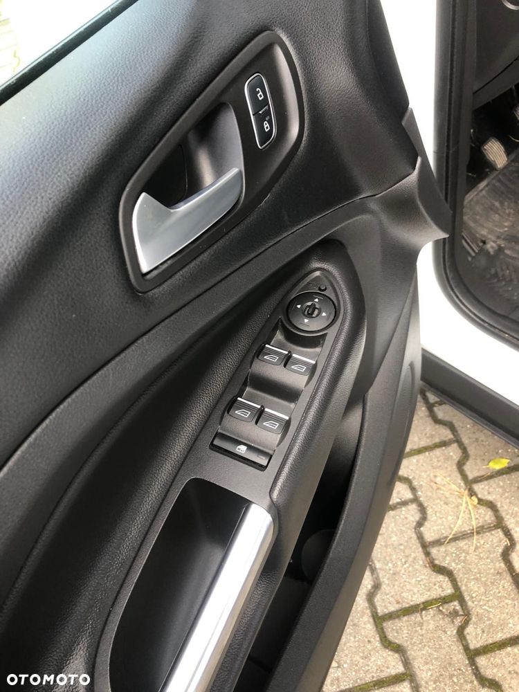 Ford Kuga - 10