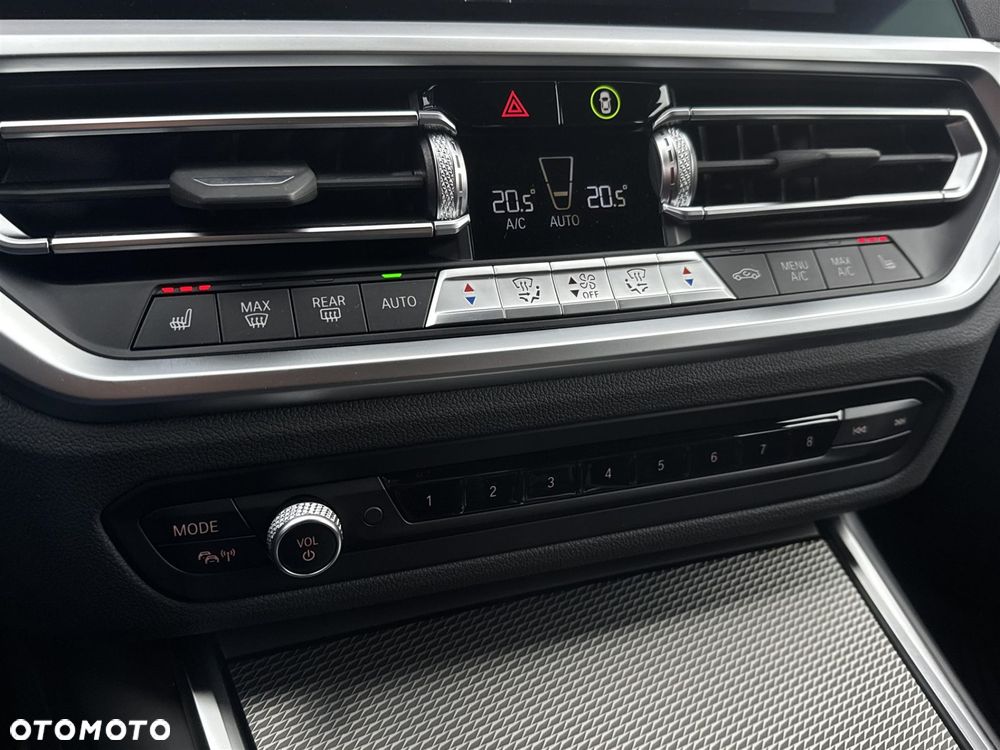 BMW Seria 3 320d xDrive - 13