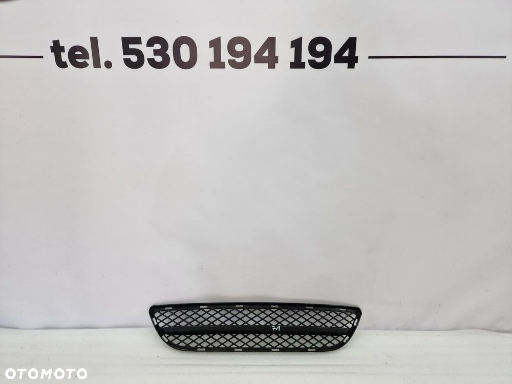 BMW E90 / E91 04- KRATKA ŚRODKOWA ZDERZAKA PRZEDNIEGO PRZÓD , NR 51117154556 / 7154556 , NR AUKCJI KR71 - 1